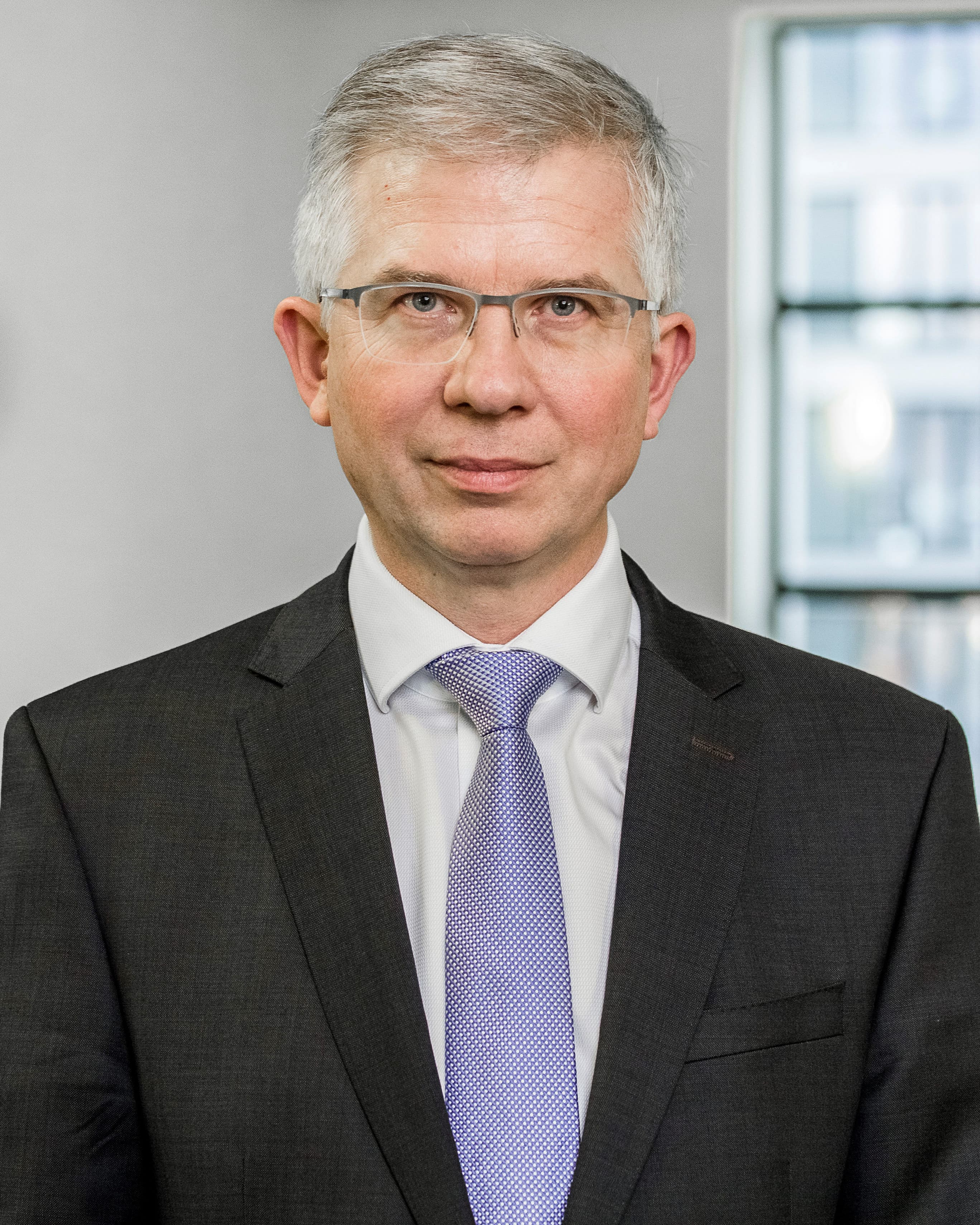 Porträt von Andrew Ullmann © Stefan Fercho (Schlappinho) / CC BY-SA 4.0 (via Wikimedia Commons)